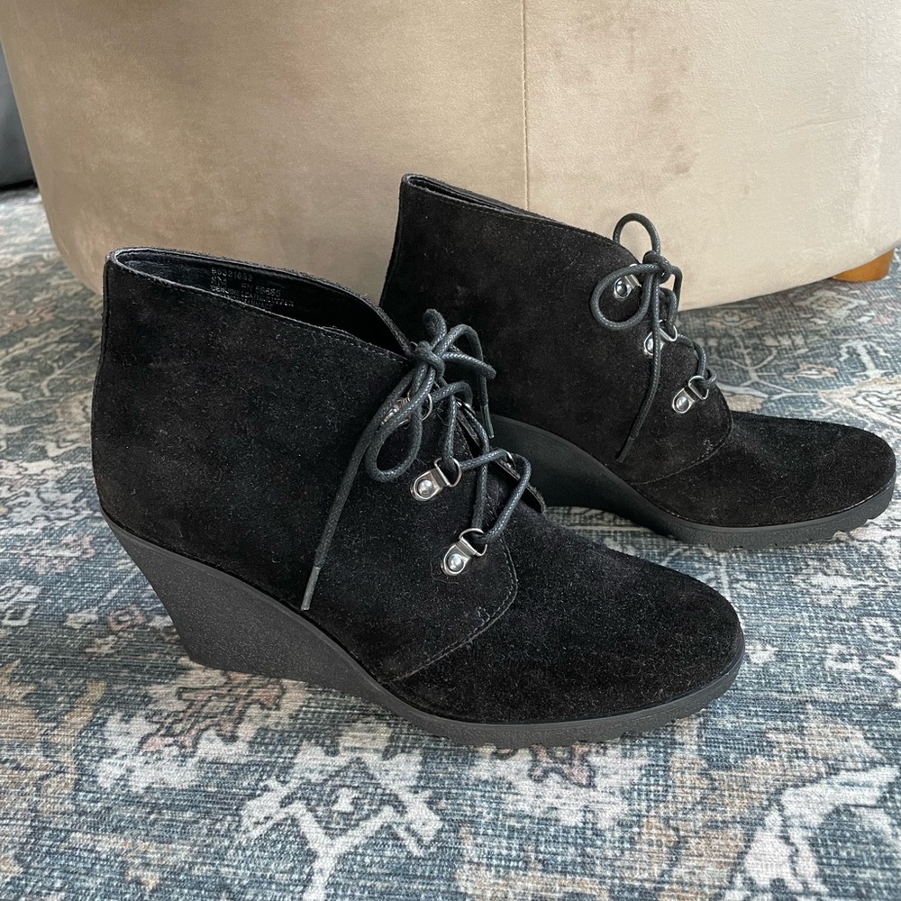 Susina NIB Black Suede Wedge Ankle Boots